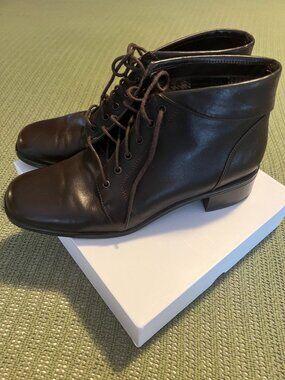 Classic Elements Lenni vintage ankle boot 7.5